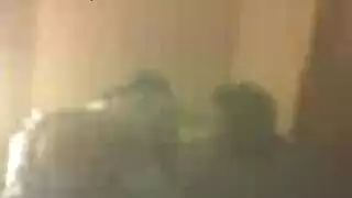 أريكة حمراء، شرج قاسٍ: ميا بريز تأخذه بعمق