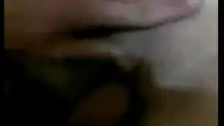 قضيب صديقها الكبير يمدد فرجها الضيق بعنف