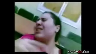 عذراء عربية متشوقة تتوسل للقضيب