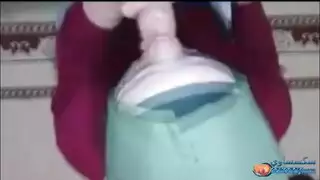 ثعلبة محجبة تنزل للجنس الفموي الصريح والقوي