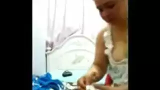 بورن عنيف: رجل يهيمن على كس مراته المبلل في السرير