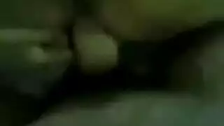 عاهرة مصرية تكشف عن ثدييها وتأخذ قضيبًا قاسيًا