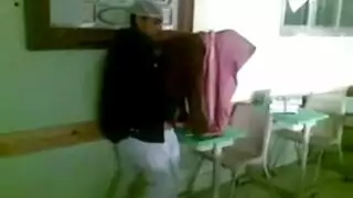 حبيبات سعوديات مراهقات في مشهد دلك صريح
