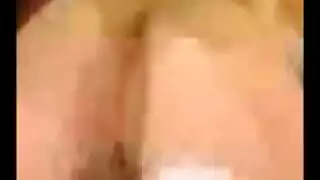 نزع عذرية عربي إكس إكس إكس العروس العذراء تئن أثناء مص عميق