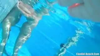 غطاسة غريبة تبتلع السائل المنوي بعد وجه تحت الماء