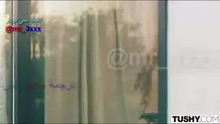 طيز الصديقة للزوج: الزوجة ترتب مشهد شرجي ثلاثي