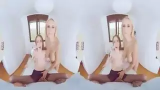 حركة صريحة بالواقع الافتراضي: مص مثير من فتاة جميلة