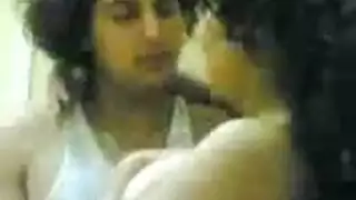 كويتي يصور