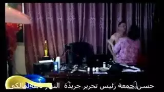 مديرة مصرية ساخنة تنحني لمضاجعة على المكتب