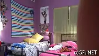رجل يمص و يرضع صدر مرءاة