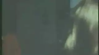 فلم كلاسيكي في مركب بضائع