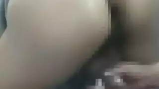 إباحية شهر العسل الآسيوية: الزوج يمارس الجنس بعمق مع زوجته العذراء