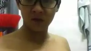 خلع ملابس مقابل المال امام زوجها