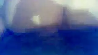 سكس حرارة الصحراء: عربية شابة في جماع جماعي