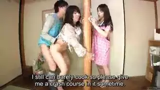 سكس ياباني يعود من المدرسة ينيك زوجة ابو