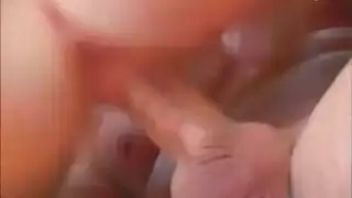 جلسة جنس عنيفة مع أثداء طبيعية كبيرة