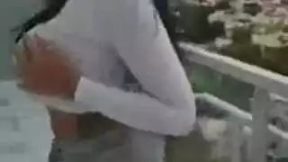 الابن يراقب جداده واجدا تغريه