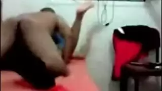 الضرب بالعصا شاب سمين ديوث