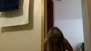 نظيفة وراقصات