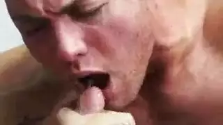 شاي يرضع زب رجل