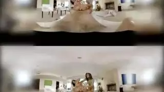 أوجي في الواقع الافتراضي: عاهرتان تخدم قضيبًا ضخمًا