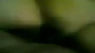  وجه بريء يأخذ قطارًا من الأعضاء الذكرية في مشهد صريح خشن