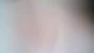 بنت تنتاك من حيوان الحمار