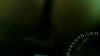 ام صديقتي تكشف عن طيزها