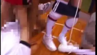 سباكين شقراء مثيرين يصبحون قذرين أثناء العمل