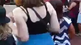 شبان مثيرون استمناء دائري وتشارك عند إشارة المرور