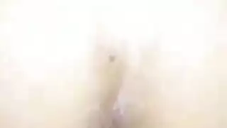 آنا راي تفك الصناديق وتتعرض لإيلاج مهبلي عنيف