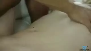 يبول على نفسه