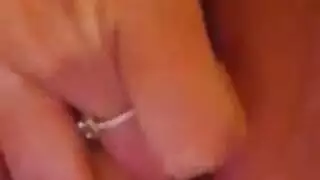 الإحليل الخام امرأة سمراء