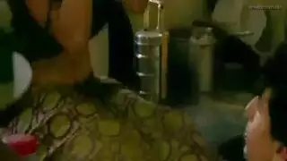 فتاة بنجلاديشية تأخذ قضيبًا قاسيًا