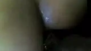 مراهقة نحيفة تتمدد بواسطة قضيب أسود عملاق