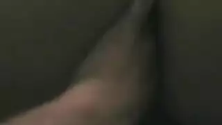 ربه منزل تحويل الديك الكبير