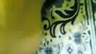 محجبة شرموطة تتناك من كسها