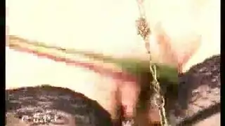 ألمانية معصوبة العينين تمص قضيباً وتتمنى ممارسة الجنس في نادٍ خاص