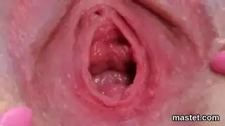 عاهرة سمراء يتم تدمير فرجها
