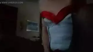 زوج الأم يملأ فرج ابنة زوجته المبلل