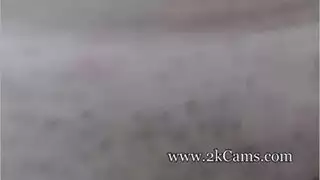 عاهرة ناضجة تأخذ قضيبًا صارمًا