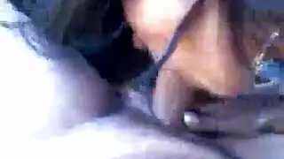 عاهرة كاملة في مشهد إباحي صريح