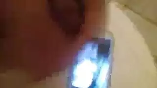 فرج مراهقة يلتقي برغبات راهبة سرية في مضاجعة خشنة بالفصل