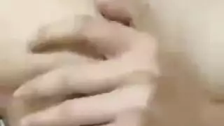 عاهرة كاميرا فلبينية تُضاجع بعضو صناعي على البث