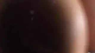 قضيب نائب الرئيس الضخم بين تيتيها العصيرية