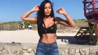 الفاتنة السمراء جورجينا تتعرض لثنائي من العشيق وصديقه