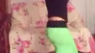 نجمات إباحية مراهقات: حارقات قانونيات في جنس جماعي