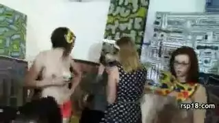 نييك الخادمة السارقة ومعاقبتها