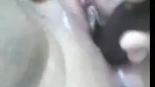 تقذف الفتاة على الارض