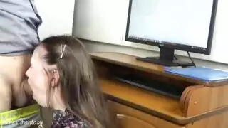 مومس تستعرض كسها الجميل من أجل قضيبك